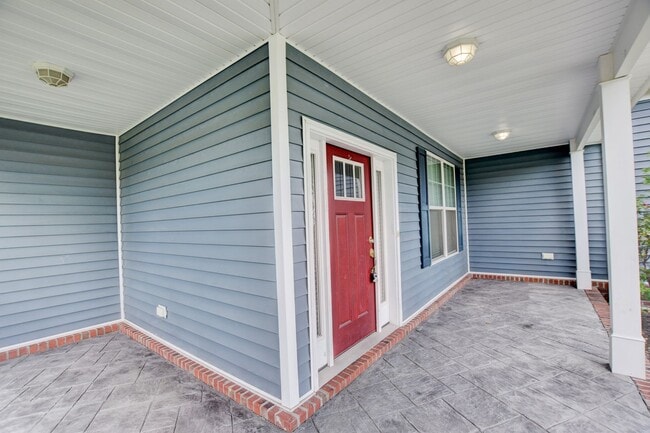 Building Photo - 813 Evelyn Way