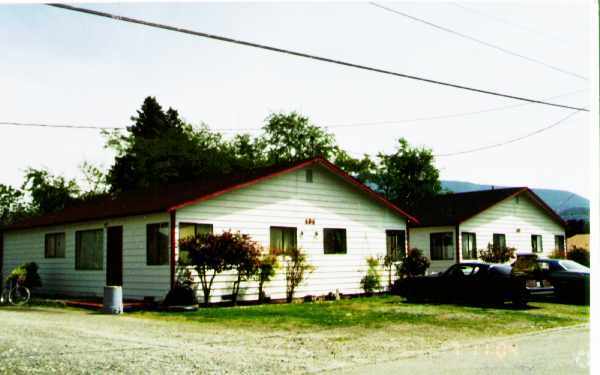Primary Photo - 402-404 1st St
