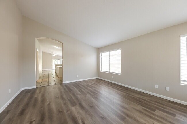 Building Photo - 7418 W Lone Cactus Dr
