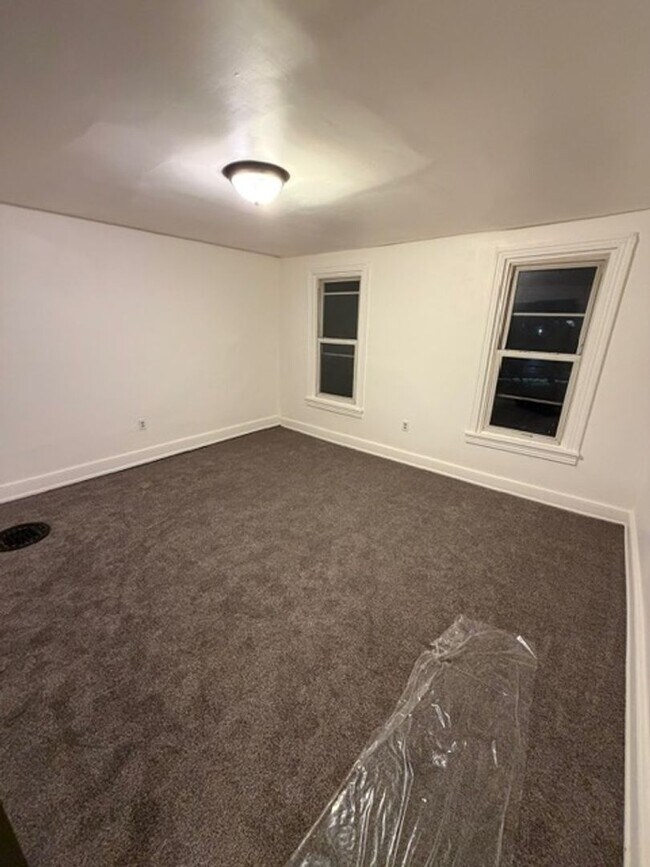 Foto del edificio - Renovated 3–4BR Townhome | $1,295 | Available Now