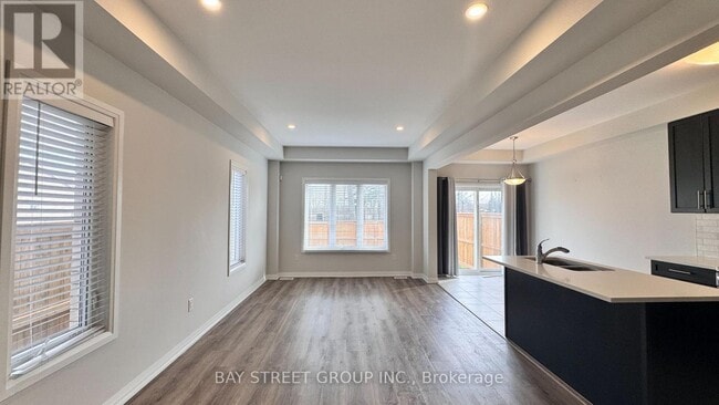 Building Photo - 9348 White Oak Ave