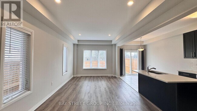 Photo du bâtiment - 9348 White Oak Ave