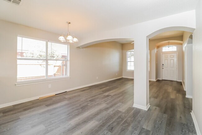 Building Photo - 9112 Christopher Cir