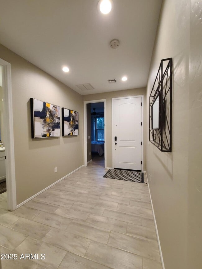 Foto del edificio - 1666 E Lee Dr