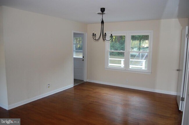 Building Photo - 1016 Riverview Terrace