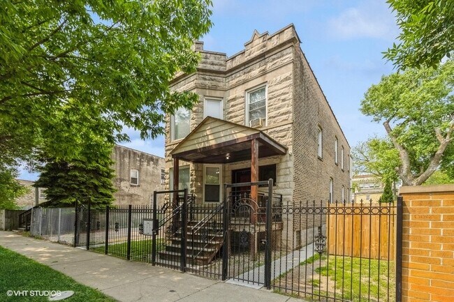 Foto del edificio - 620 N Kedzie Ave