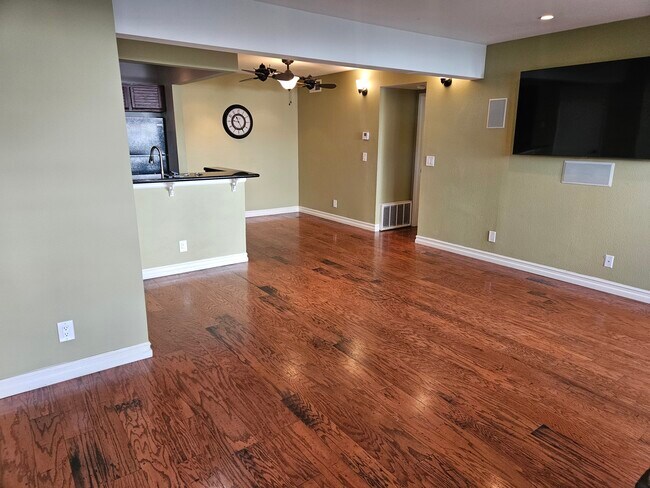 Foto del edificio - 2519 Chandler Ave