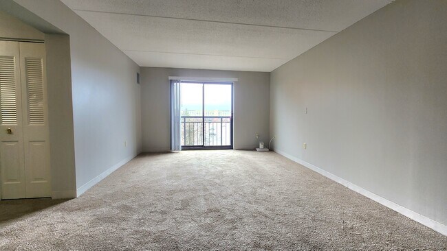 Foto del edificio - 65 North Point Dr