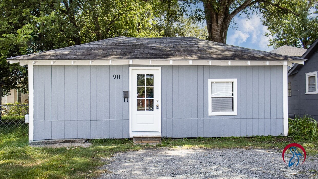 Foto principal - 1 bed 1 bath Garden District Studio Apartment
