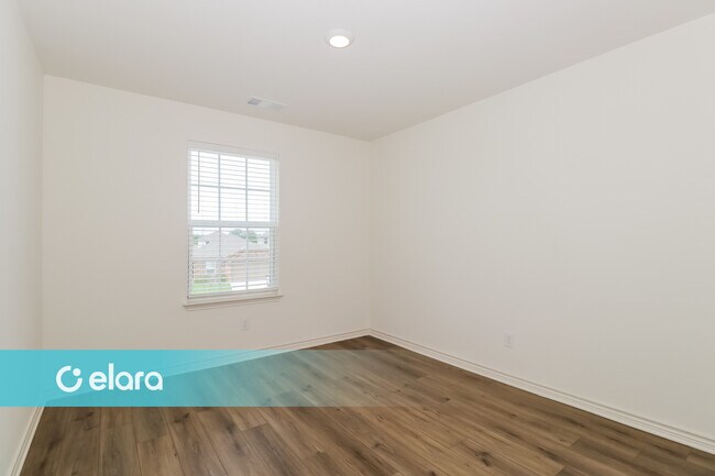 Building Photo - 121 STRATTON LN