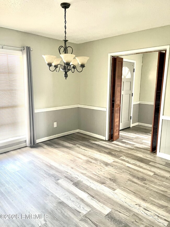 Building Photo - 5293 Hwy 19 N