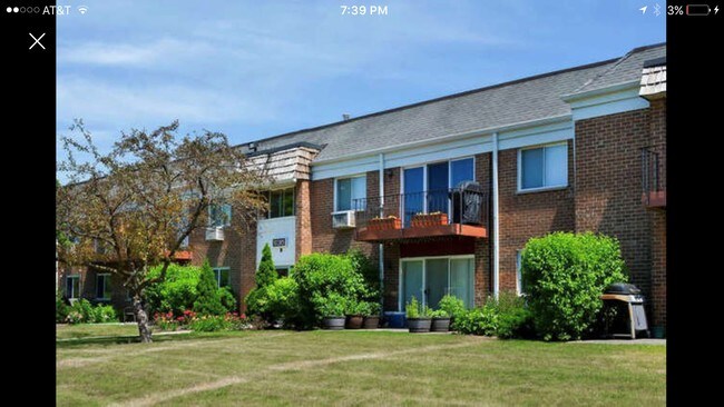 Building Photo - 10385 Dearlove Rd