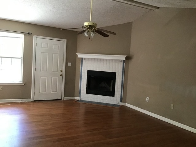 Building Photo - 907 Canyon Ct