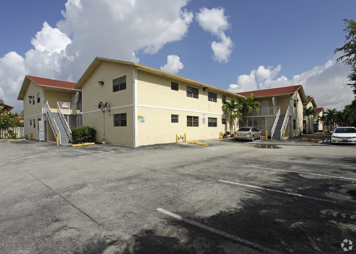 Villa de Marbella Apartments Hialeah, FL