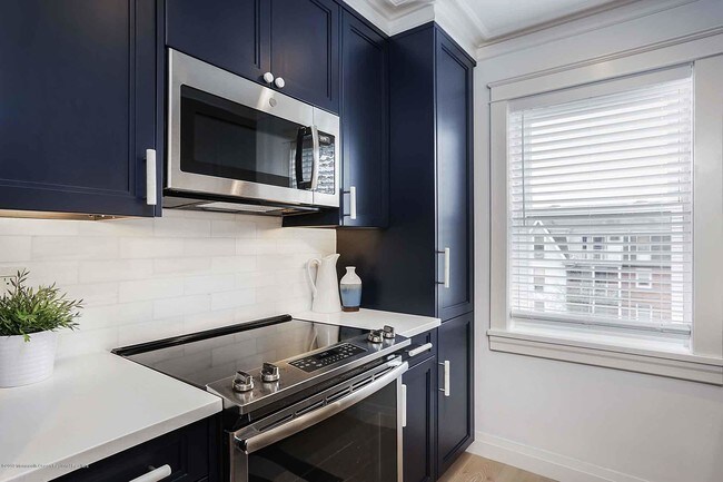 Foto del edificio - 65 Whitefield Ave