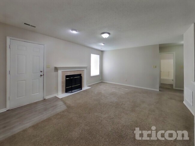 Foto del edificio - 111 Silverberry Ct