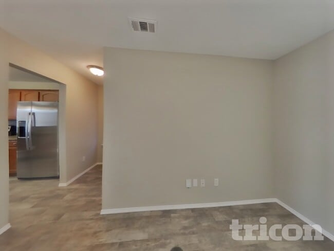 Building Photo - 1526 Fairfield Dr