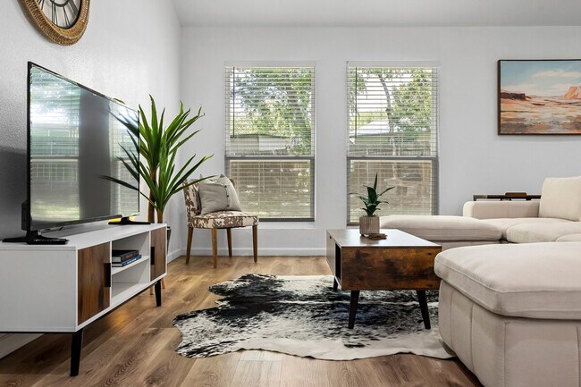 Foto del edificio - 5105 Galen Ct