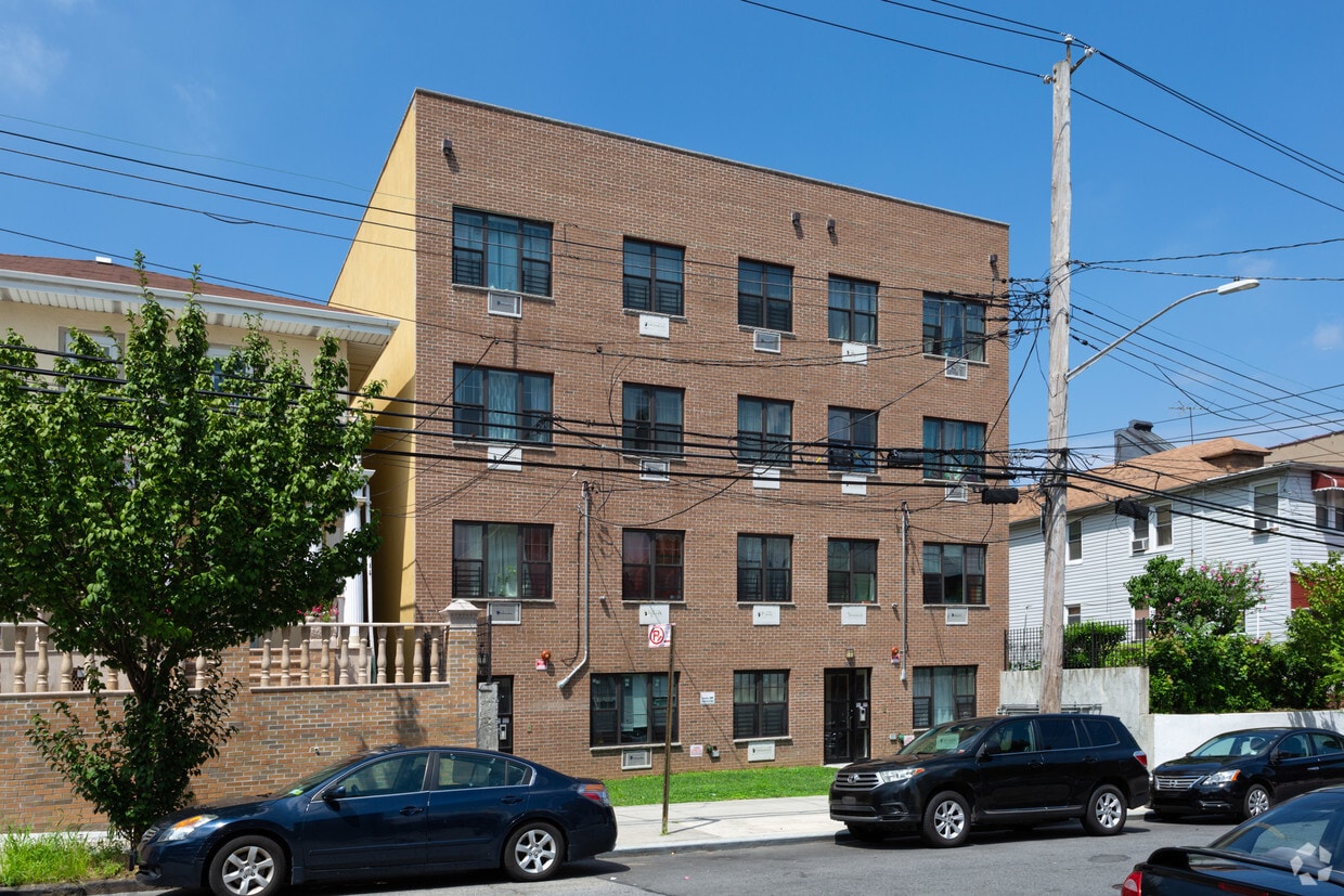Primary Photo - 3017 Barnes Ave