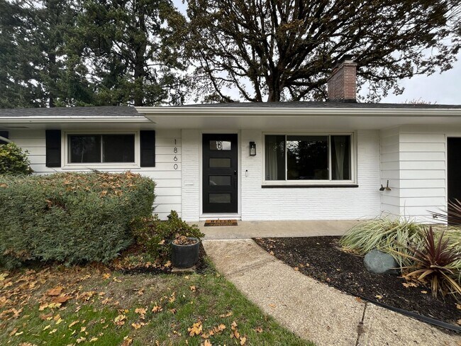Foto del edificio - Beautifully Updated 3-Bedroom Home Near Commonwealth Lake – Single-Level Living & Large Fenced Ya...