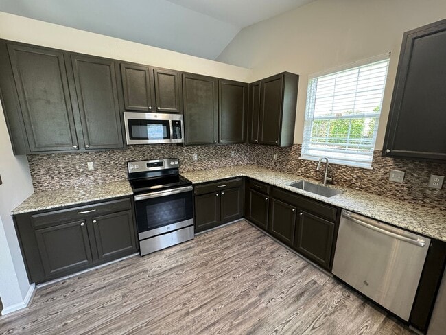 Photo - Stunning 3BR/2.5BA w/ Upgrades & Pool Access House