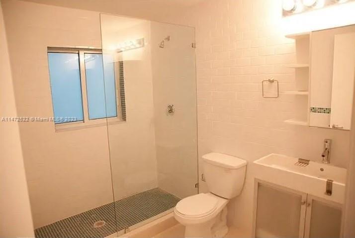 Foto del edificio - 6891 Bay Dr