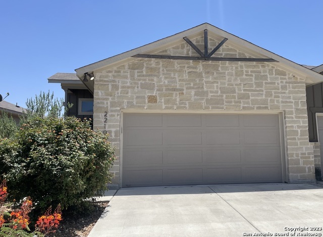 Foto principal - 2210 Avery Village