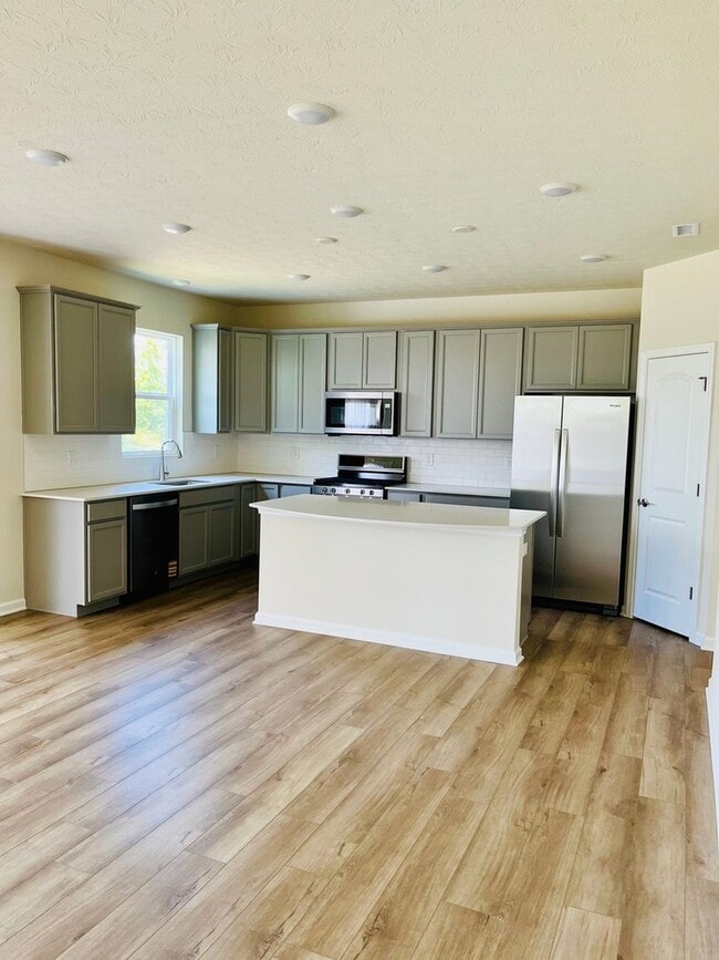 Building Photo - Brand New 4BR House in Brownsburg