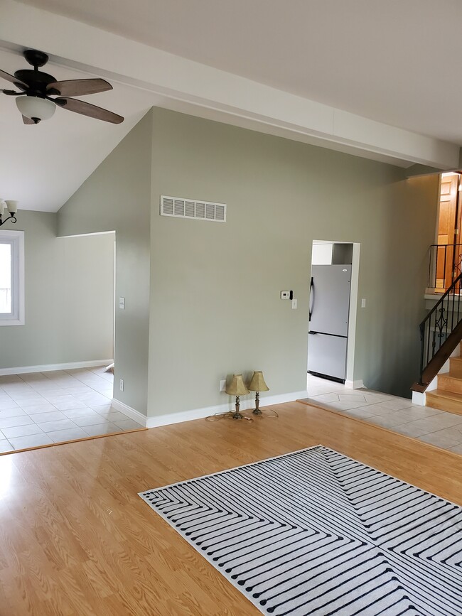 Sala de estar - 9830 McKinley St