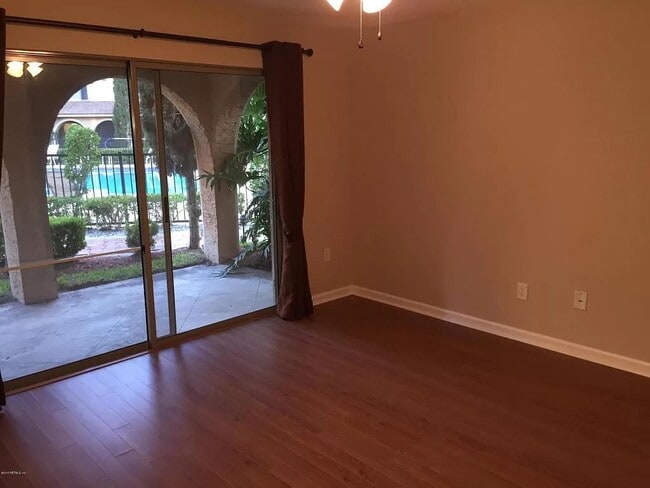 Foto del edificio - 5375 Ortega Farms Blvd