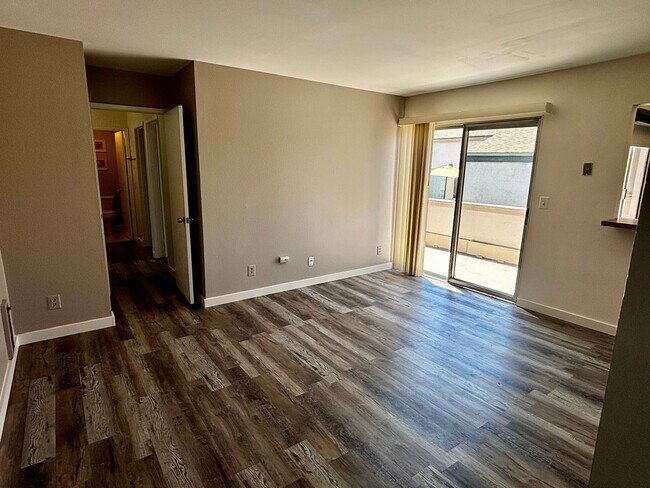Foto del edificio - 1 Bed/1 Bath Condo With Bonus Room