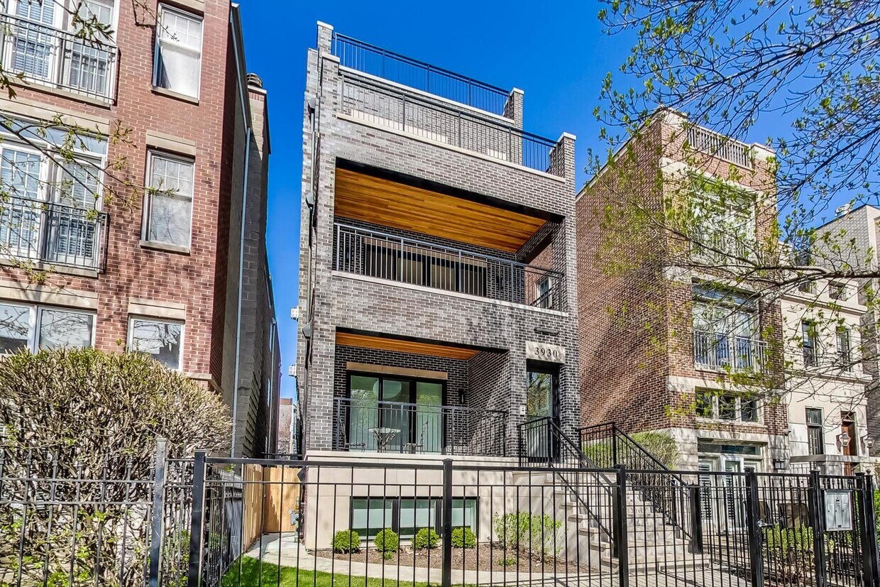 Foto principal - 3930 N Greenview Ave