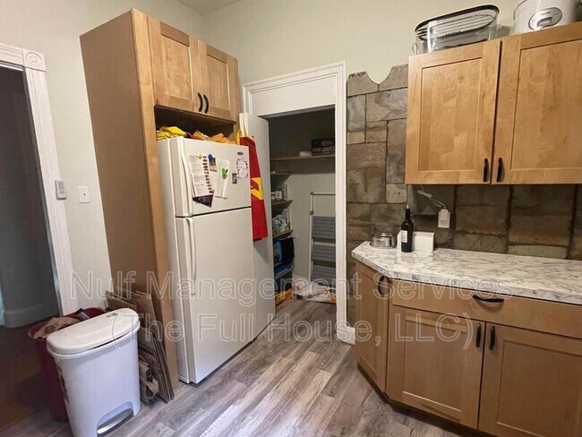 Foto del edificio - 1021 Murray Hill Ave