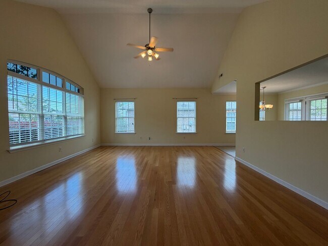 Building Photo - Brick 3/2 House in West Rome- $1,995