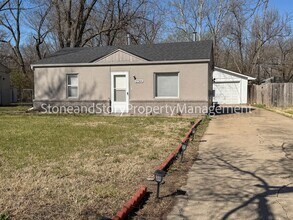 Building Photo - 1749 SW Green Acres Ave