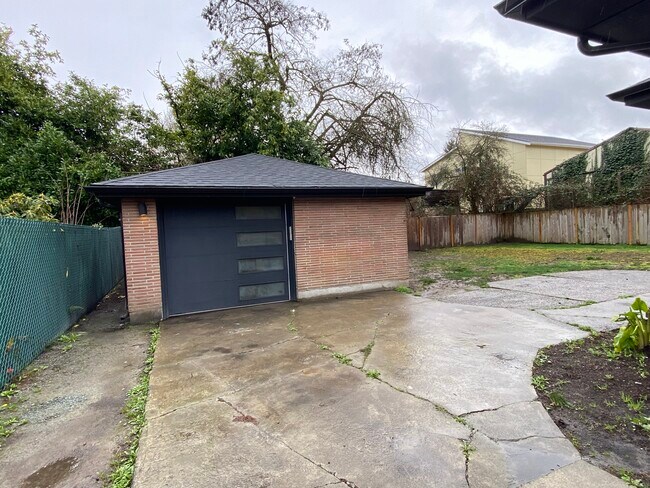 Foto del edificio - 10448 2nd Ave SW