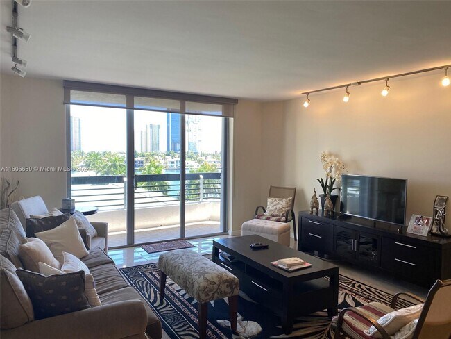 Building Photo - 3600 Mystic Pointe Dr