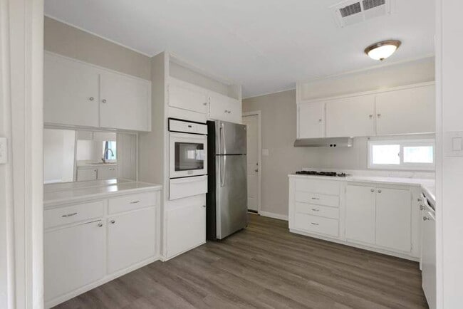 Building Photo - 22 Dahlberg Dr