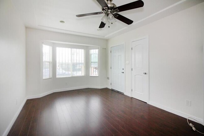 Building Photo - 3431 W 63rd St
