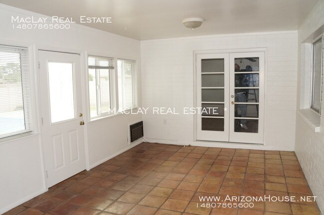 Foto del edificio - 738 E Manhatton Dr