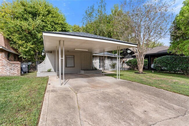Building Photo - 4514 Oak Shadows Dr