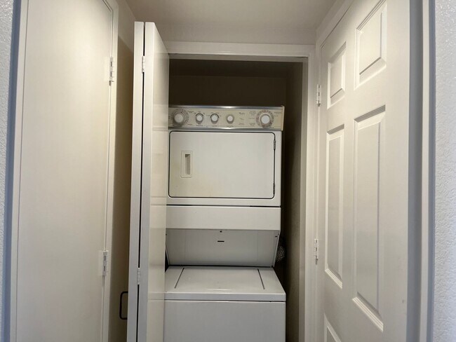 Building Photo - Country Club Village - 2 bedrooms, 2 baths...