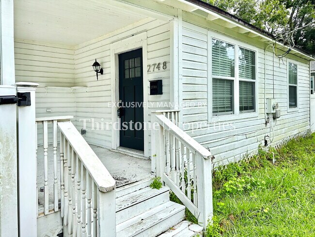 Foto del edificio - 2748 Gilmore St