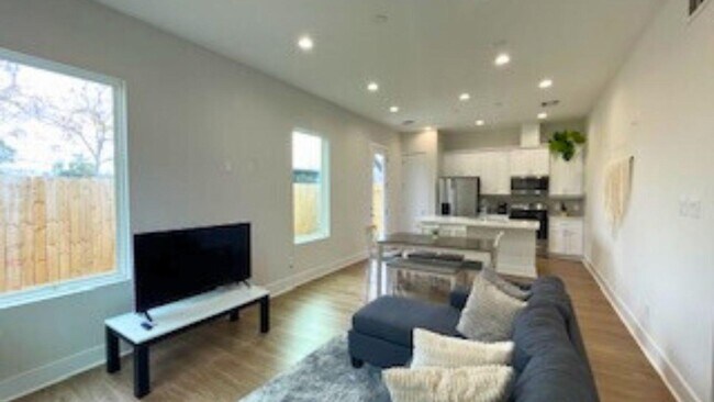 Foto del edificio - 835E Dorchester St