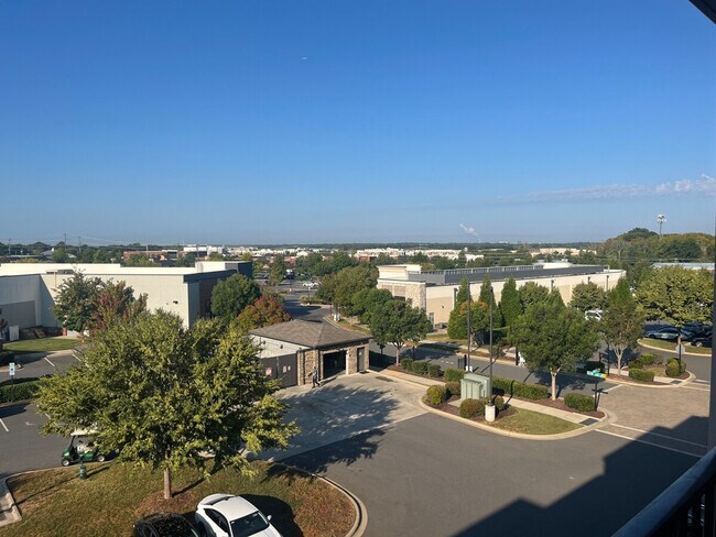 Foto del edificio - 5839 Ardrey Kell Rd