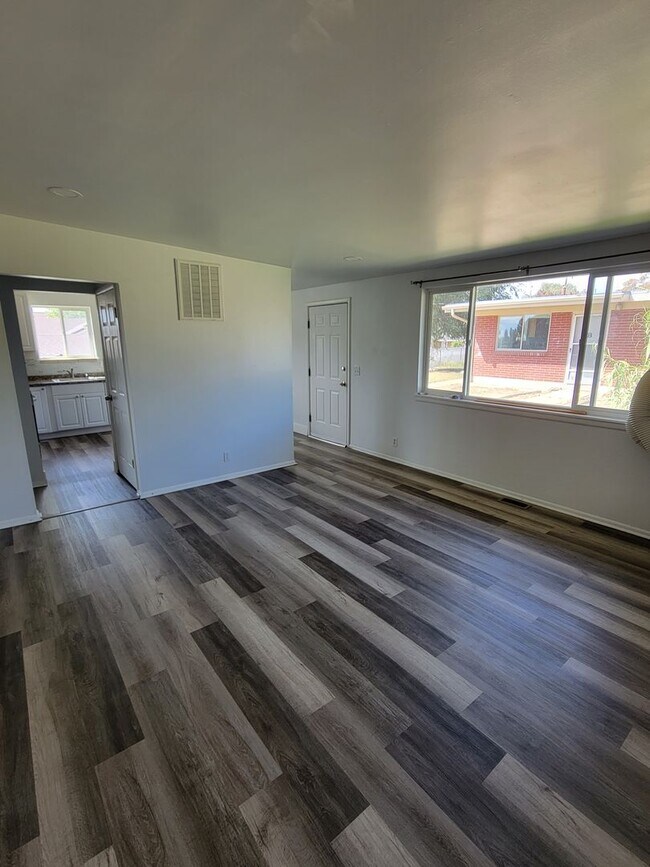 Foto del edificio - Roy Duplex