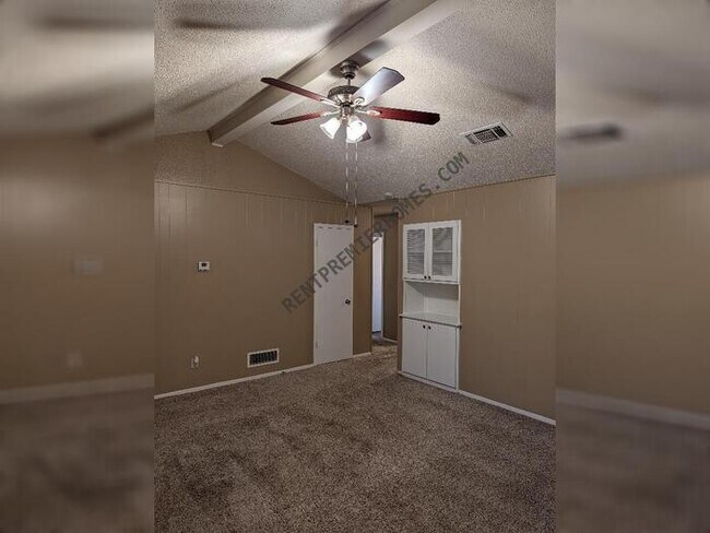 Foto del edificio - 1563 Pamela Ln