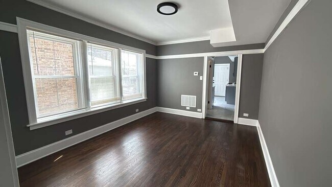 Foto del edificio - 8210 S Marshfield Ave