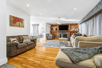 Building Photo - 37 Roosevelt Ave