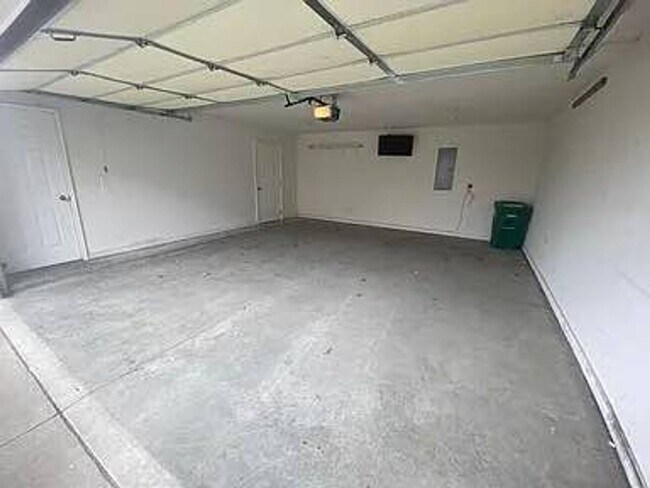 Foto del edificio - 2-Bedroom Townhouse Available for Rent!